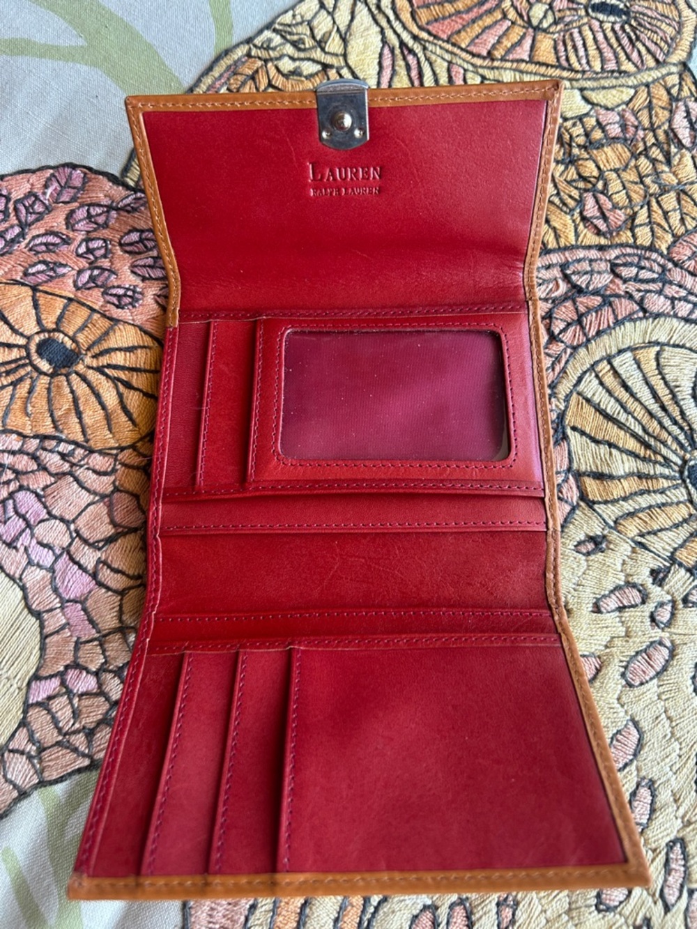 Vintage Lauren Ralph Lauren Tan Leather Trifold Wallet with Silver Logo Close - Picture 4 of 5